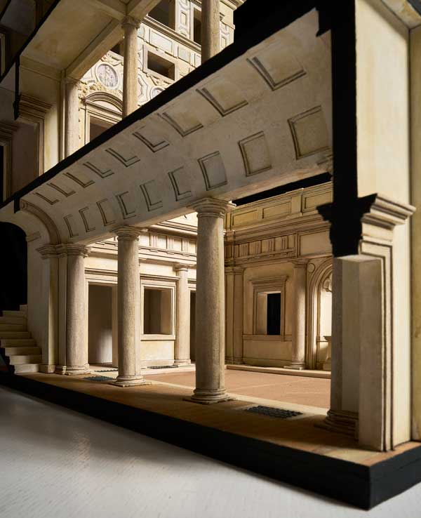 8. <i>Modello ricostruttivo di Palazzo Branconio dall’Aquila, veduta del cortile dalla loggia</i>
