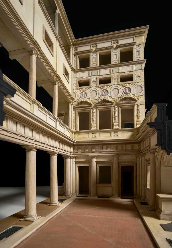 9. <i>Modello ricostruttivo di Palazzo Branconio dall’Aquila, cortile</i>