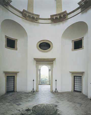La sala centrale della Rocca Pisana sui colli di Lonigo (VI)