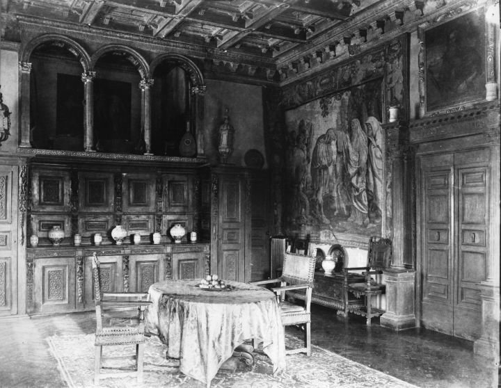 La sala da pranzo di villa San Remigio con gli arazzi tratti dai modelli di Rubens