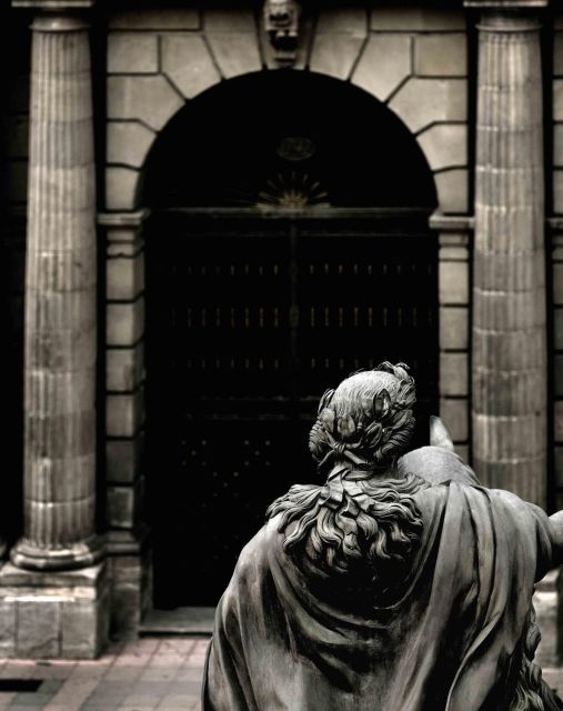 <i><b>Memento mori.</b></i> Equestrian statue of Charles IV facing the façade of the Colegio de Minería, Mexico City (2007).