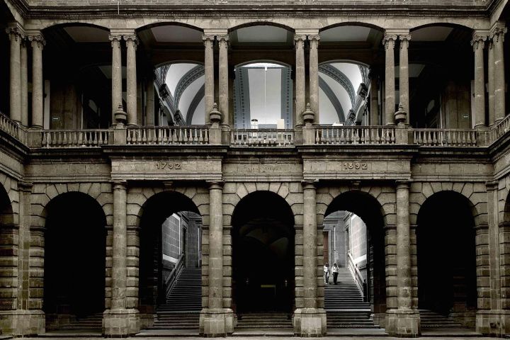 <b>Arriba el telón.</b> Elevation of the main courtyard, antechamber of the staircase hall, Colegio de Minería, Mexico City (2007).