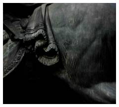<b>Bronce domado.</b> Detail of the equestrian statue of Charles IV, Mexico City (2007).