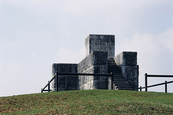 monumento a Roberto Sarfatti sul col d’Echele